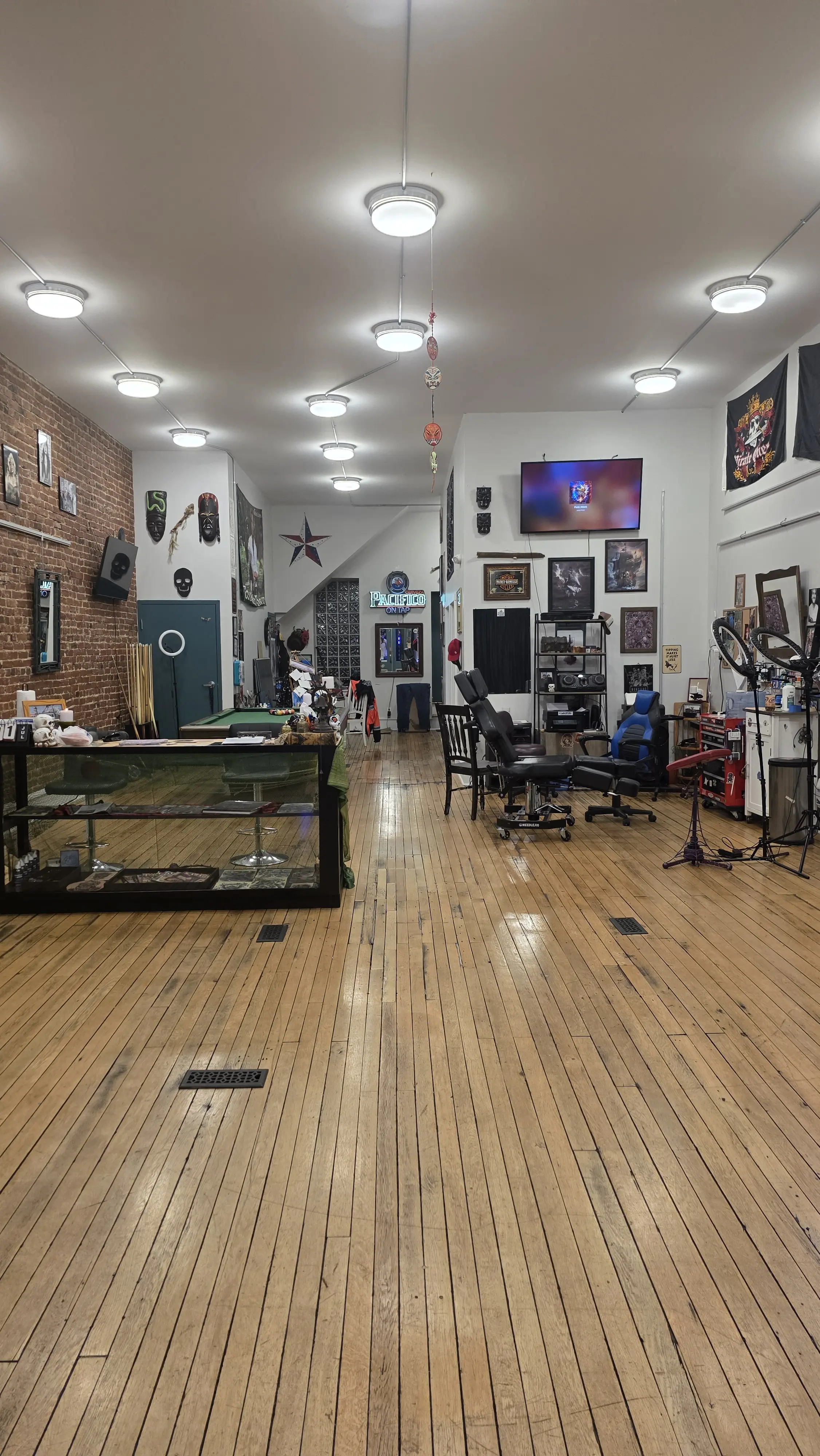 Shop interior, wide view